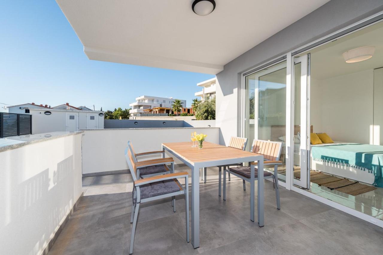 Villa Lena Luxury Apartments Novalja Exteriör bild